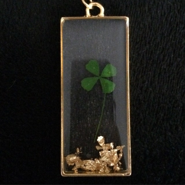 四つ葉のクローバーネックレス、本物の四つ葉のクローバー、幸運の