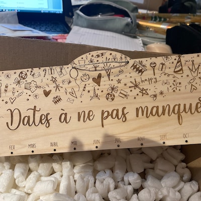 Calendrier D’Anniversaire En Bois à Suspendre - Plaque Familiale Pour Famille Et Amis, Cadeau Créatif Personnalisable