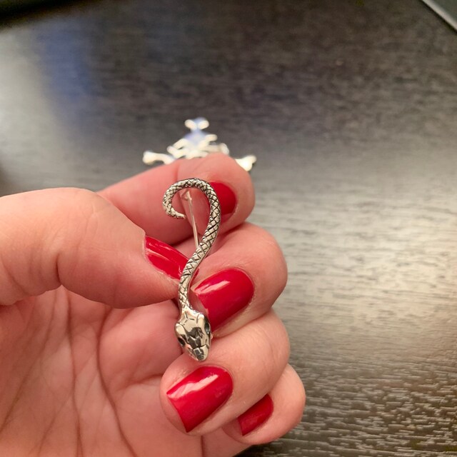 スターリングシルバー製スネークブローチ 40 x 12 mm 蛇のシンボルピン