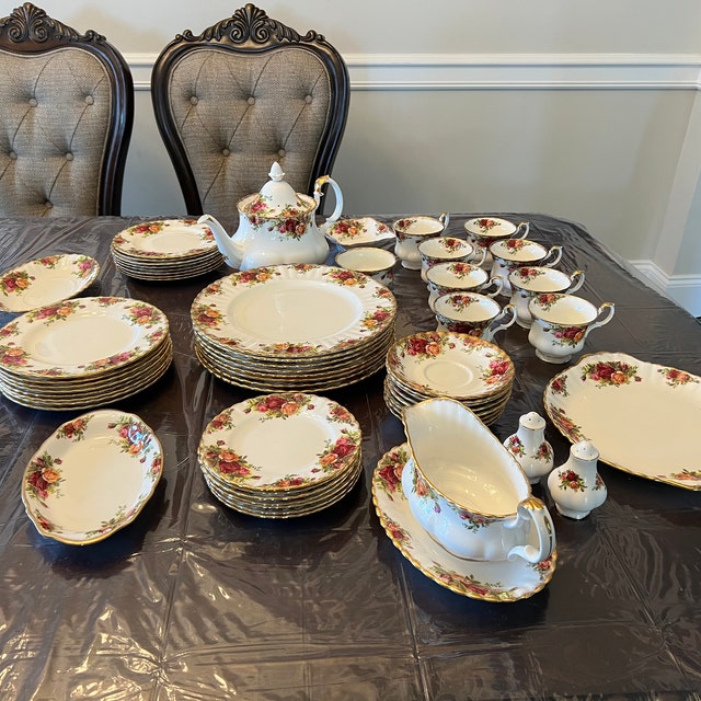 食器   1962 OLD BOUNTRY ROSE ROYAL ALBERT OLD COUNTRY ROSES 1962 SMALL DISH TRINKET BON