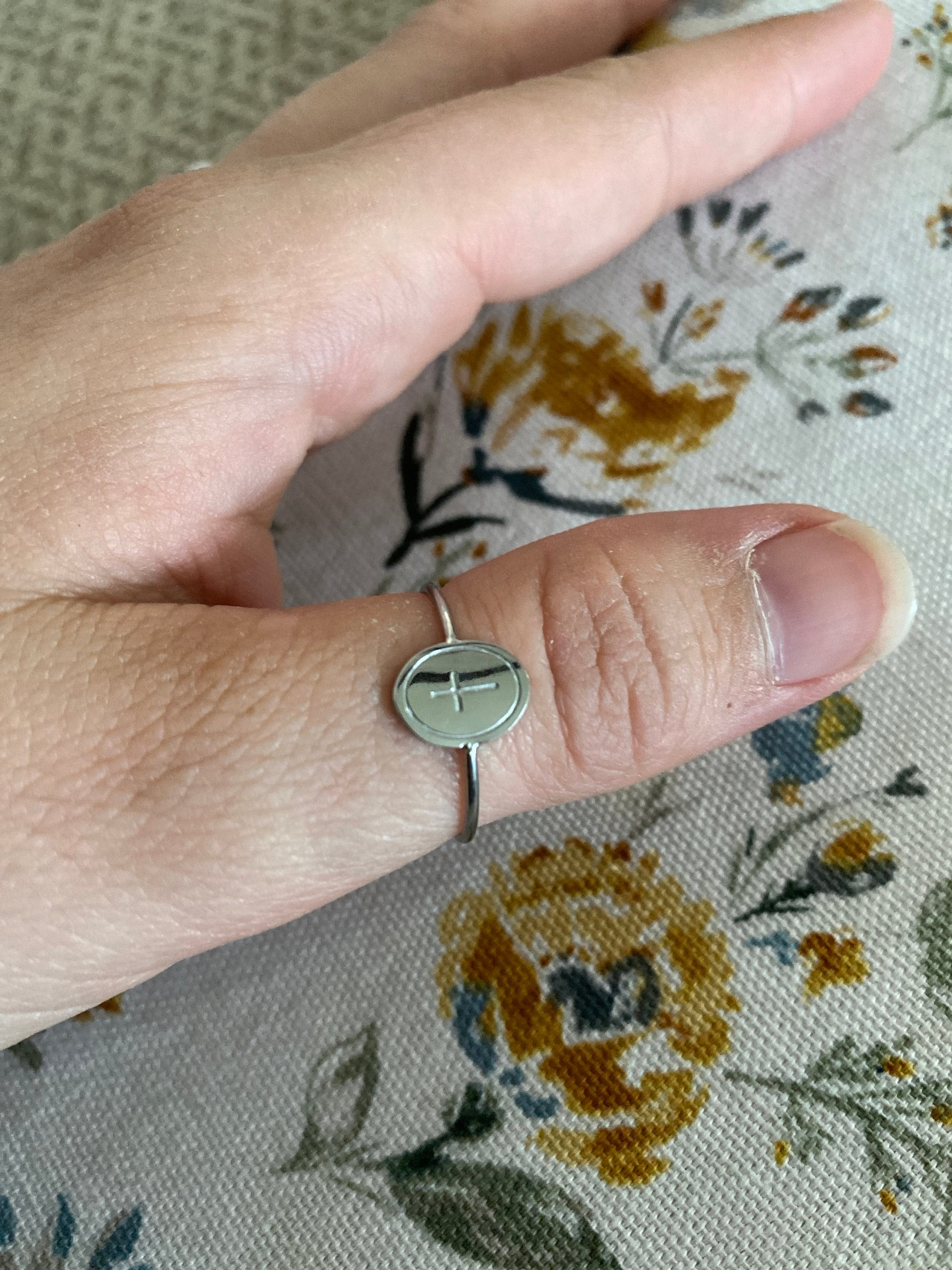 Ovaler Kreuzring, Erbstück Kreuzring, christliches Schmuckgeschenk, Schriftring, Glaube Schmuck, christliches Geschenk, Jesus Schmuck, Gold Kreuz Ring