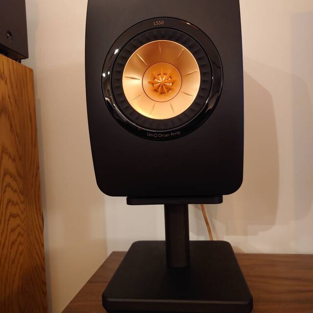 手作り木製スピーカースタンド：ブナ材、オーク材、クルミ材 - ミニマ
