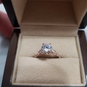 Round Cut Engagement Ring in 14k Rose Gold, Forever One Moissanite Ring ...