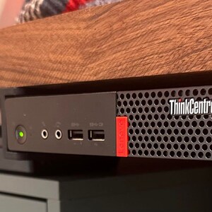 Lenovo ThinkCentre Mシリーズの小型ミニPC用デスク下マウント