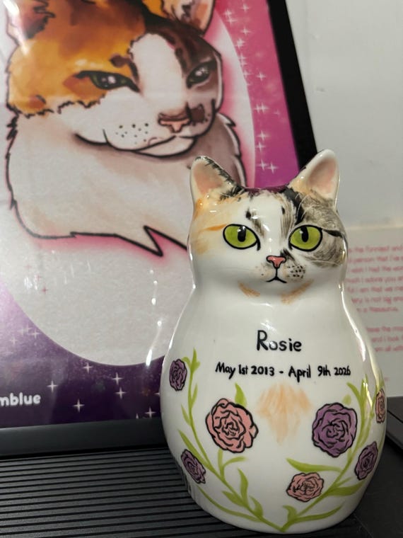 Custom cat urn that looks just like a little girl cat — 5 star Etsy review by Andi, Farbe Ceramics