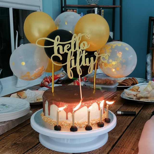 Palloncini Per Feste Di Compleanno E Torta Con Coriandoli, Palloncini Per Feste Di Compleanno E