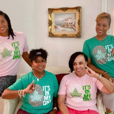 AKA 19IVY8 Freshman Ivy Shadow T-shirt - Etsy