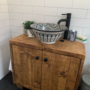 La unidad de vanidad de baño de madera maciza hecha a mano con | Etsy
