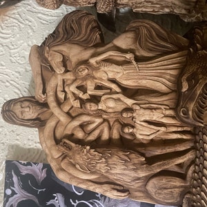 ロキ一族の木彫像、北欧異教の神々の木彫り - Etsy 日本