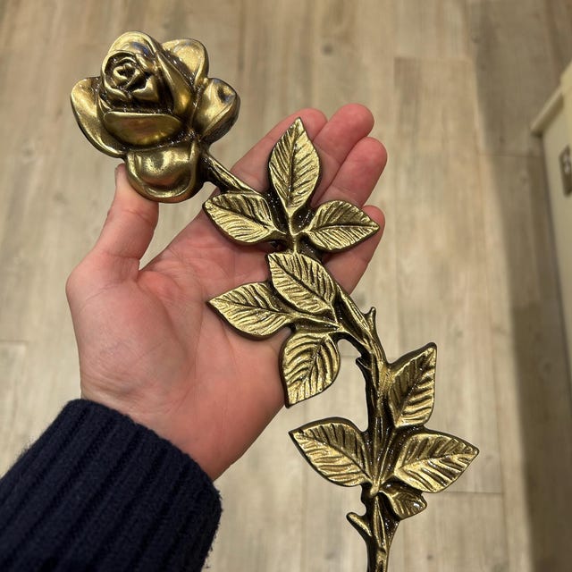 Brass Roses Golden Decor for Monument Granit Monument Supply 3d