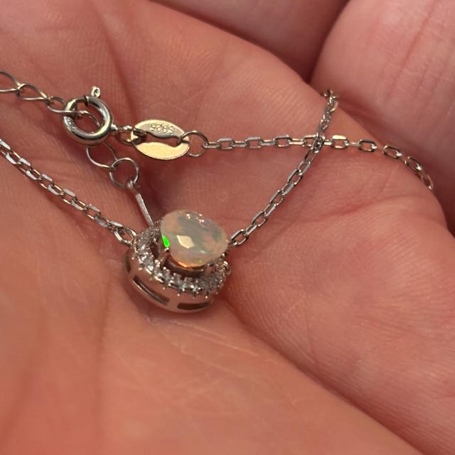 Vente En Gros Opale Pierre Précieuse En Cabochon d’Opale En Toutes Couleurs