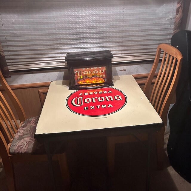 Corona コロナ テーブル Corona Metal Table With Legs-mexican-restaurant-bar