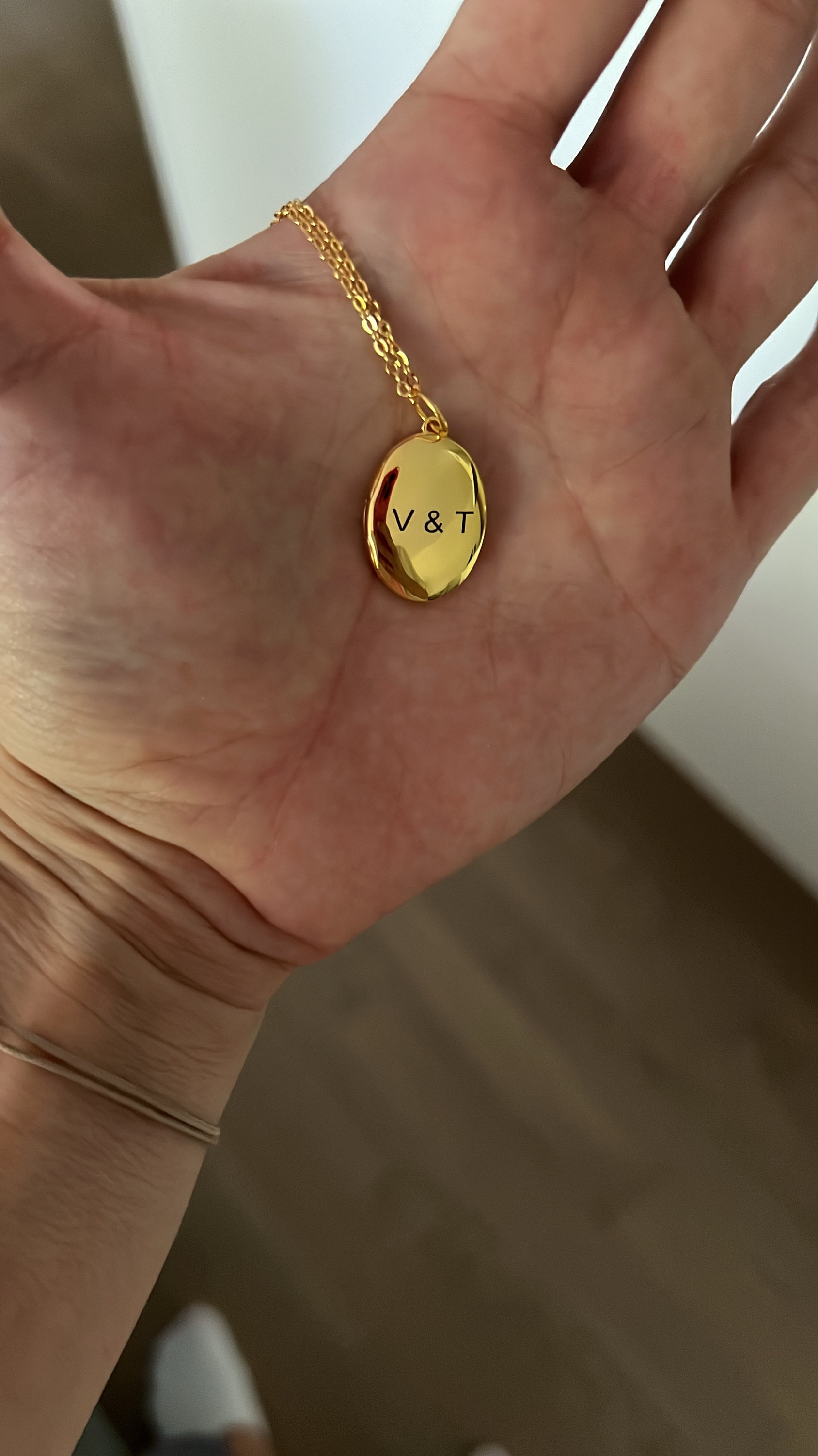 Medaillon-Halskette mit Foto, ovale Halskette mit Gravur, Foto-Halskette in Gold, Gedenkschmuck, Jubiläumsgeschenk, Geschenk für Mama, Muttertagsgeschenk