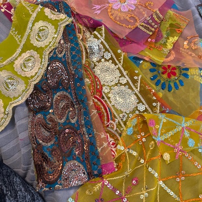 25 Sari Scraps/boho Scrap/saree Snippets Pack-beaded Fabric-boho Trims ...