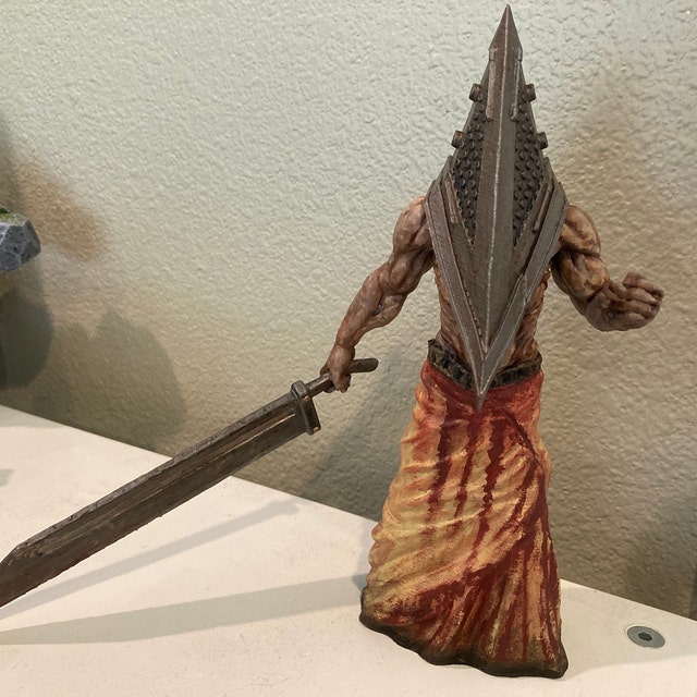 Boneco silent hill pyramid head cabeça de piramide game terror bloco de  montar - BLOCOS - Brinquedos de Montar e Desmontar - Magazine Luiza