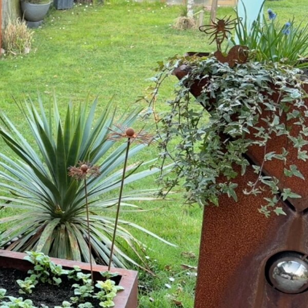Gartenstecker Pusteblume Aus Edelrost – Rustikale Gartendekoration Mit 30 Cm Blüte & 115 Cm Gesamthöhe | Handarbeit