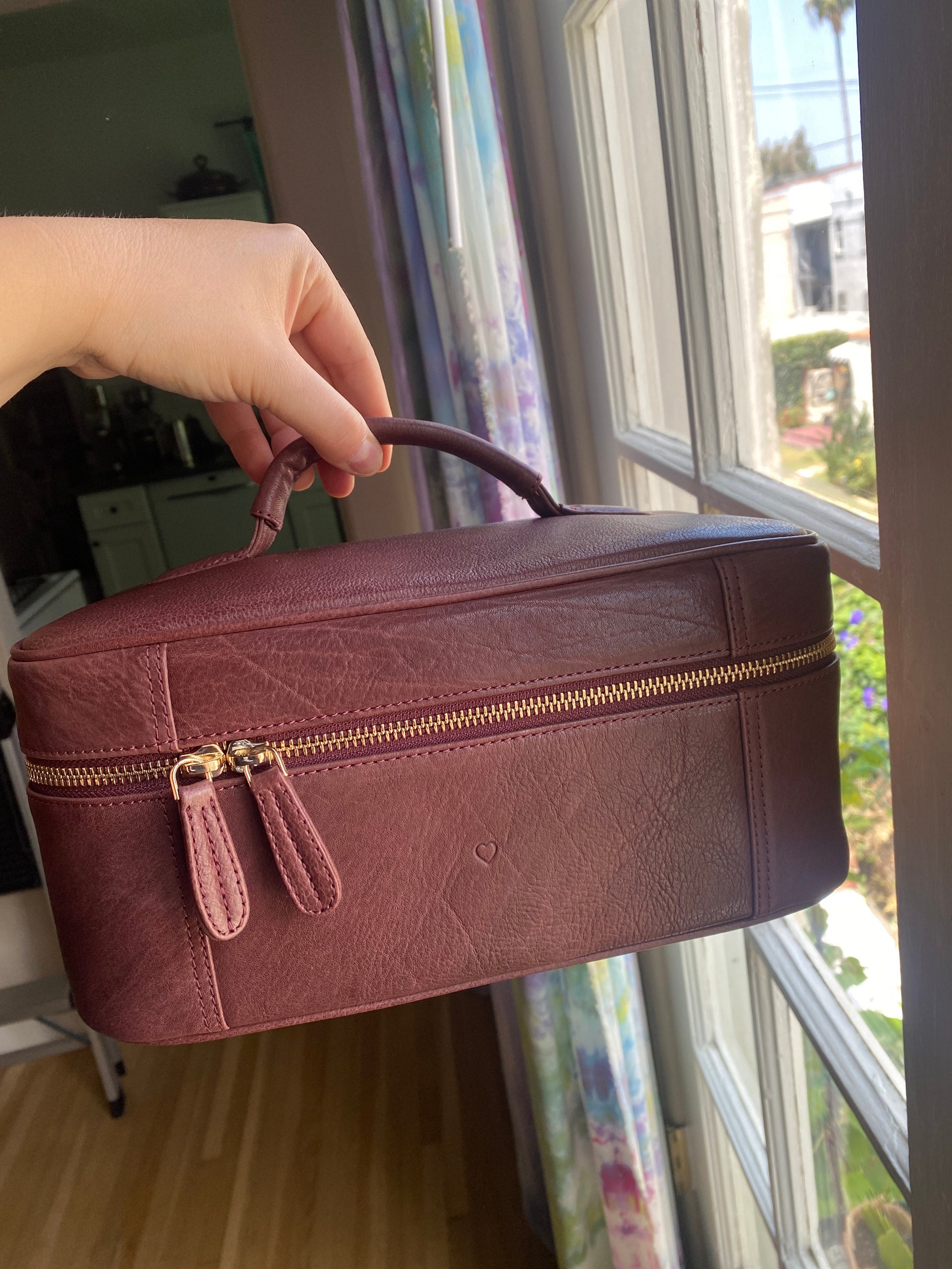 Leather toiletry bag - Personalized gift for wife - Gift for mom - Anniversary gift - Cosmetic bag - Monogrammed makeup case - For daughter