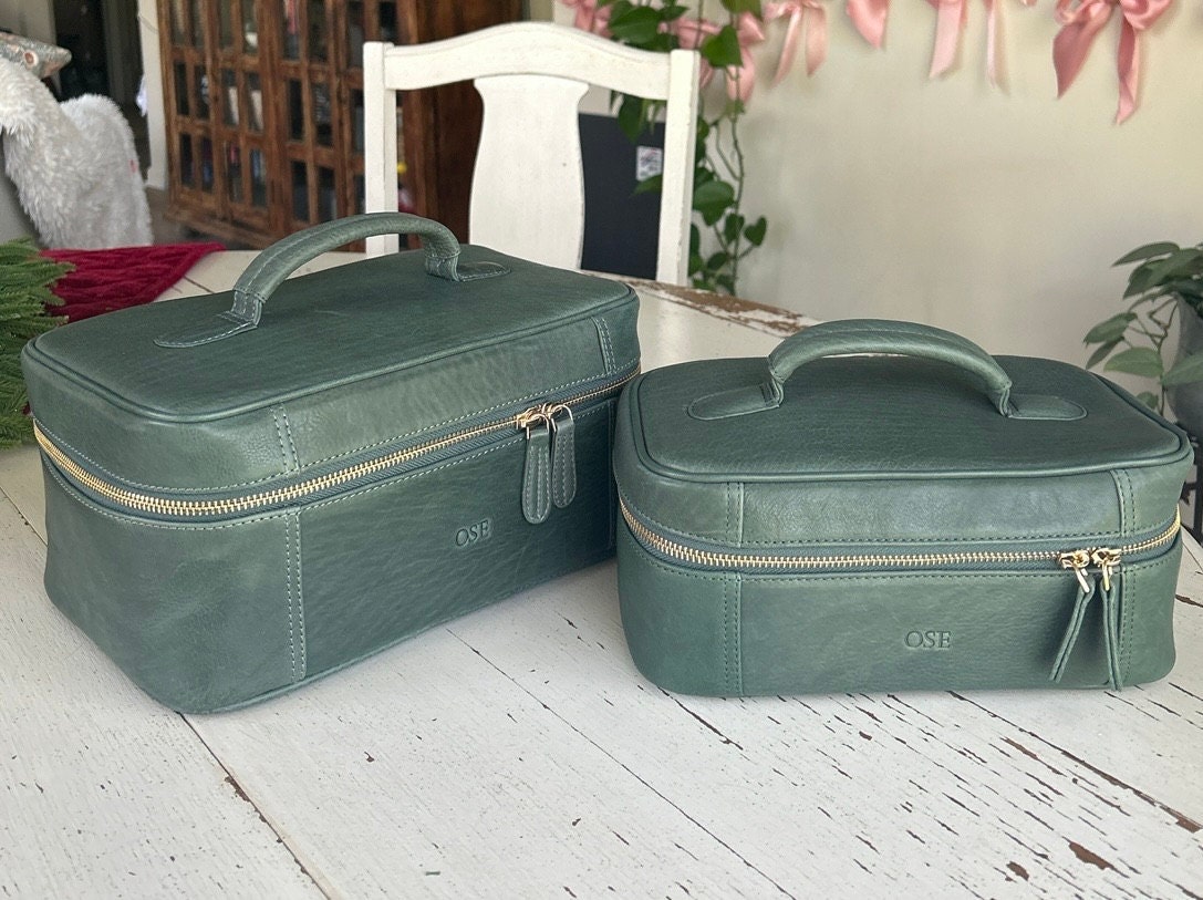 Leather toiletry bag - Personalized gift for wife - Gift for mom - Anniversary gift - Cosmetic bag - Monogrammed makeup case - For daughter