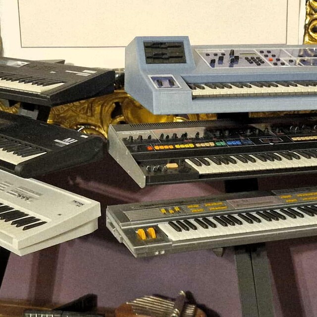 ミニチュア KORG M1 シンセサイザー：1/6スケール コレクターズ