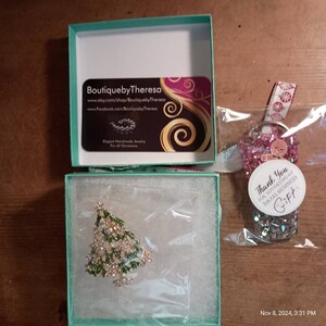 Christmas Brooches /pins New Quantities Added, Vintage