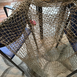 breeder net for recovering fish Large Fish Tank Breeder Net w/ Suction Cups