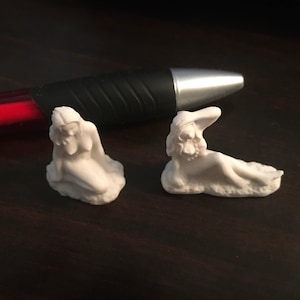 Tiny FEMALE NUDE Artist's Model Statue Art Museum White Sculpture