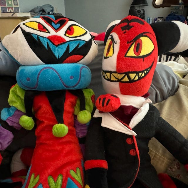 フィザロリ。ヘルヴァボス。ハズビンホテル。大きなぬいぐるみ。サイズ