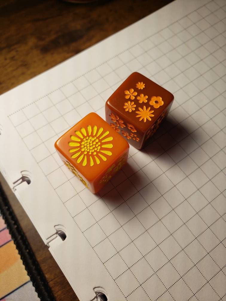 Vintage Dice / Set of 2 / D6 -  70&#39;s, hippy, flowers
