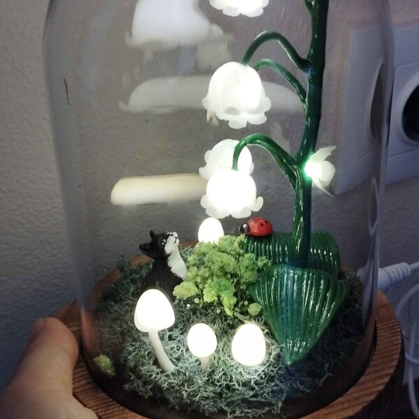 Solar-Powered Clover Elf Lamp main image 0