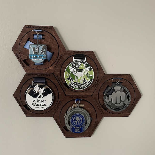 Soporte de exhibición de medallas modular de personalización completa  multicolor Percha de medalla de madera Soporte de medalla de acabado  Exhibición de medalla montada en la pared -  México