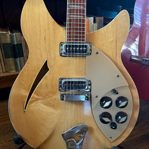 Rickenbackerオリジナルネームプレート（ゴールド） 新リッケンバッカー ゴールド ネームプレート ワイドサイズの