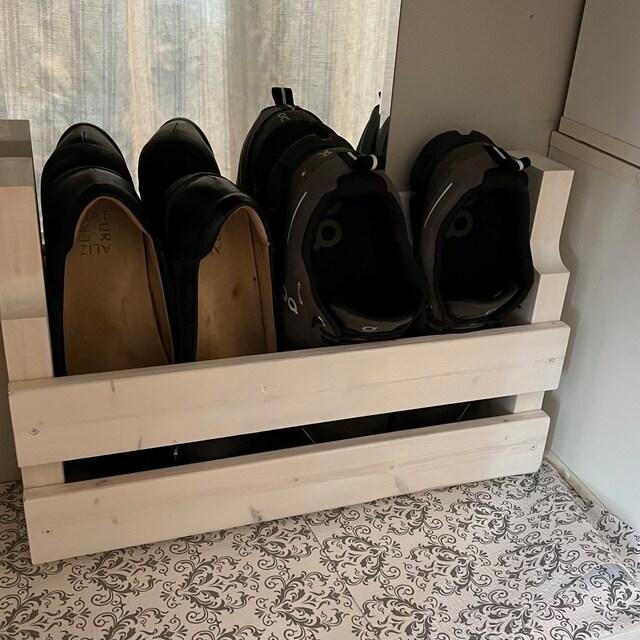Hanging pallet shoe rack hotsell