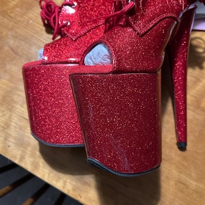 Taylor added a photo of their purchase