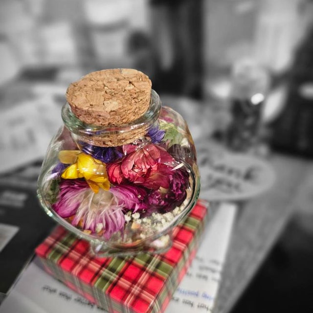 Flower Market Terrarium: Dried Flowers Bookshelf Party Decor