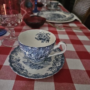 Johnson Brothers Coaching Scenes Ironstone England Dinnerware Set