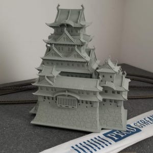定価13万 未開封　1/100 姫路城 模型 Amazon.co.jp: 童友社 1/380 日本の名城 デラックスゴールド 姫路城