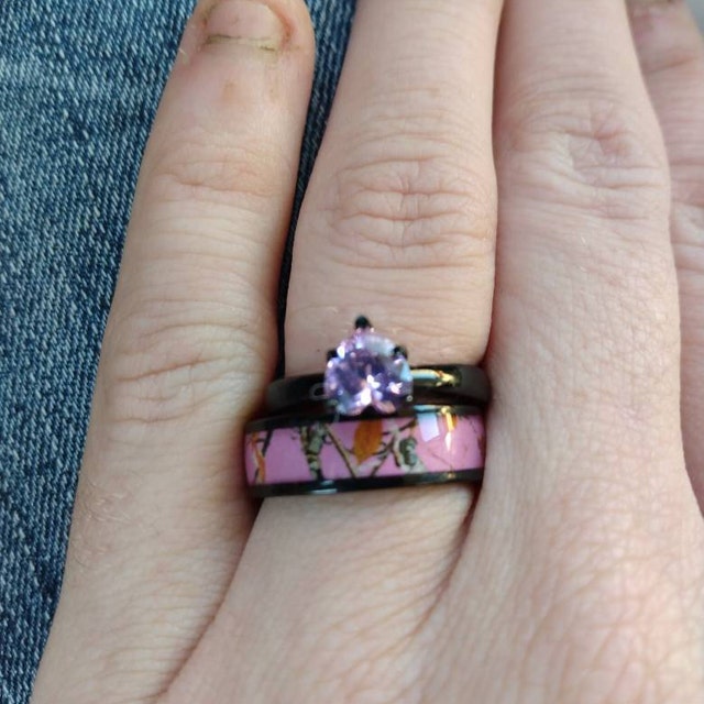 Purple camo wedding ring deals sets