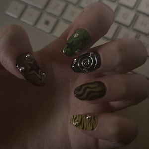 Custom Y2K Green Press On Nails, Dark Style Green Chrome Fake Nails | Darknailz