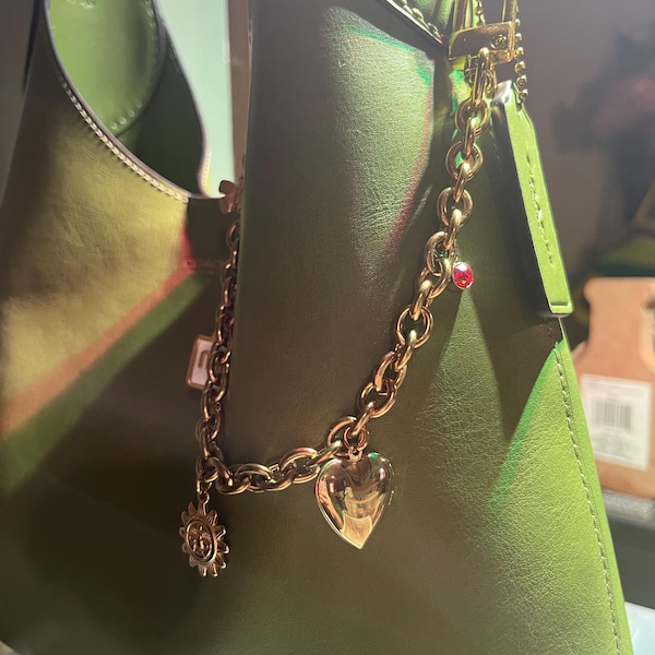 Luxe Gold Curb Chain Bag Charm – High-Shine Handbag Accessory & Strap Extender