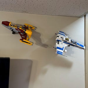 Ultimate Display Solutions Wall Mount Display for Lego 75364