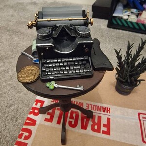 バイオハザード対応 1/6スケール タイプライター、テーブル、キー