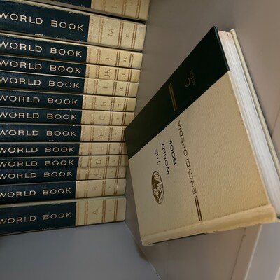 WORLD BOOK ENCYCLOPEDIA Yearbooks,choice of 1971,72,73,74,75,76,77,78 ...