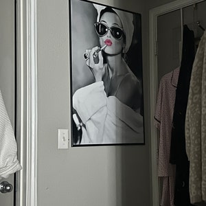 Audrey Hepburn Lipstick Sunglasses Painting Make Up Wall Art Poster –  Aesthetic Wall Decor