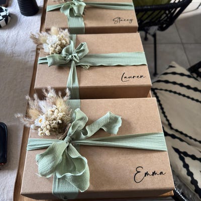 Eid Mubarak Gift Box Set - 5 Pieces With Kaba Prayer Mat Beige