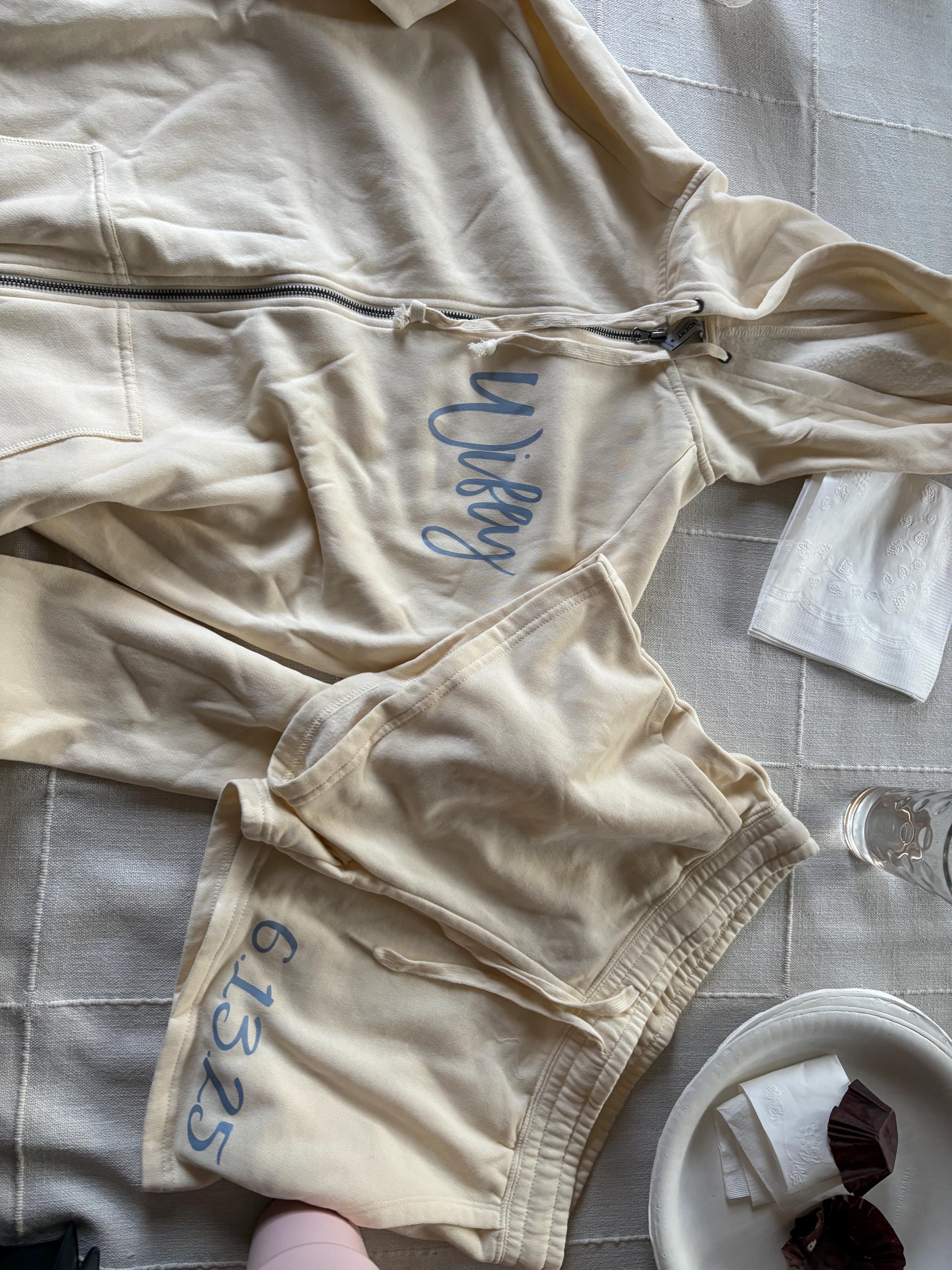 custom bridesmaid pajama set, bridal party pjs, bridesmaids getting ready outfit, bridesmaid sweatsuit, custom bridesmaid gift, sweatshirt