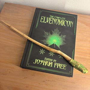 Hand Carved Pear Wand // Hand Carved Wand // Wizard Wand // Magic Wands // Wooden Wand