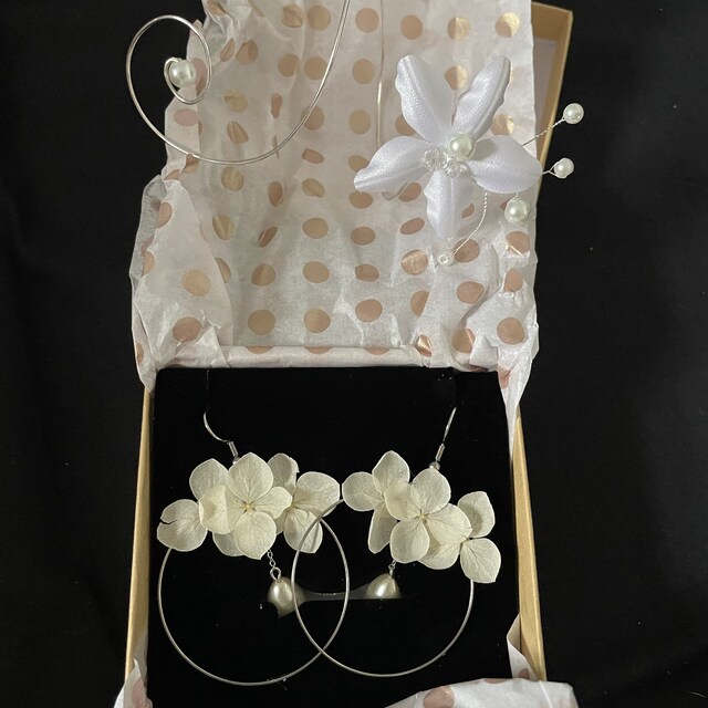 Bracelet Noir Et Blanc Avec Fleurs Et Perles Nacrées - Pour Mariage Ou Soirée - Neuf