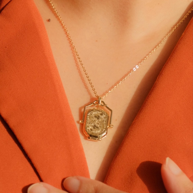 Gold Victorian Locket Necklace: Personalized Photo Pendant