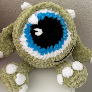 かぎ針編みのグリーンモンスターマイクの編み図 | モンスターズ