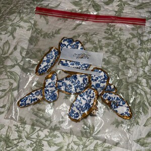 Mia added a photo of their purchase